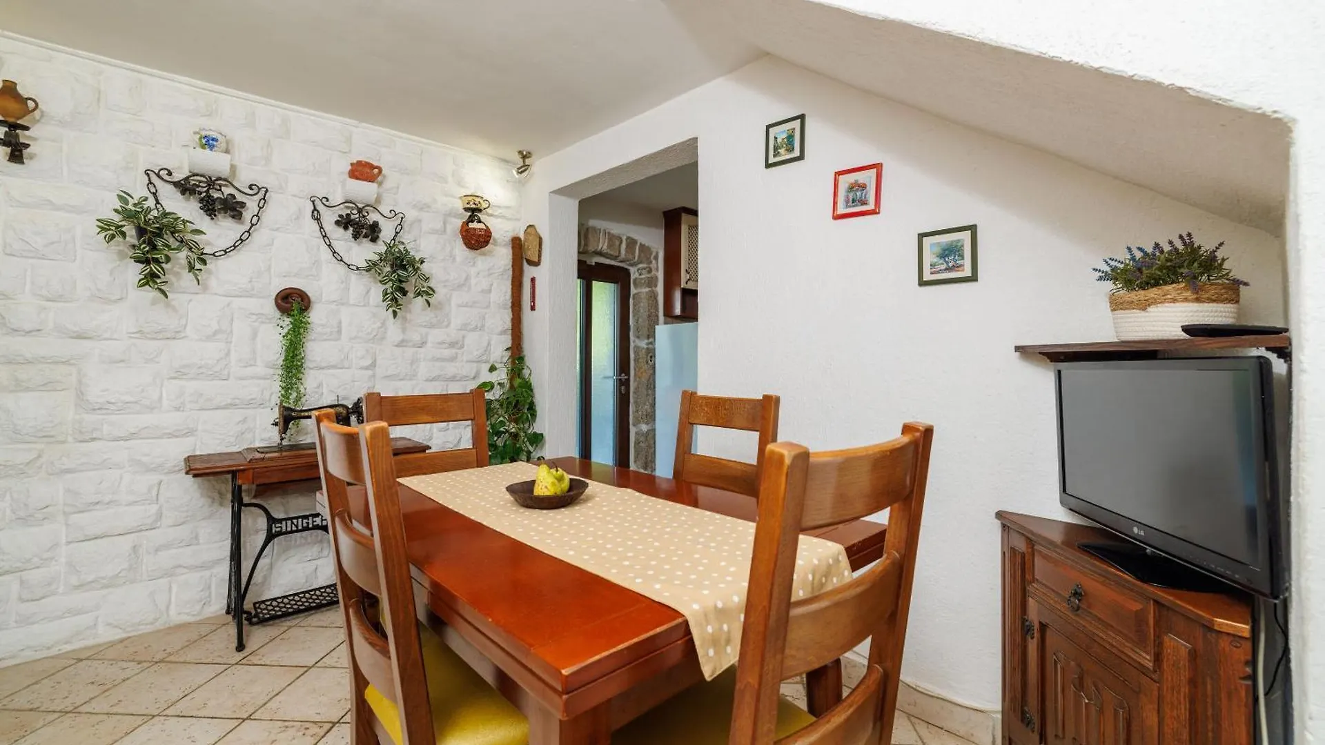 Apartment Josip Plomin