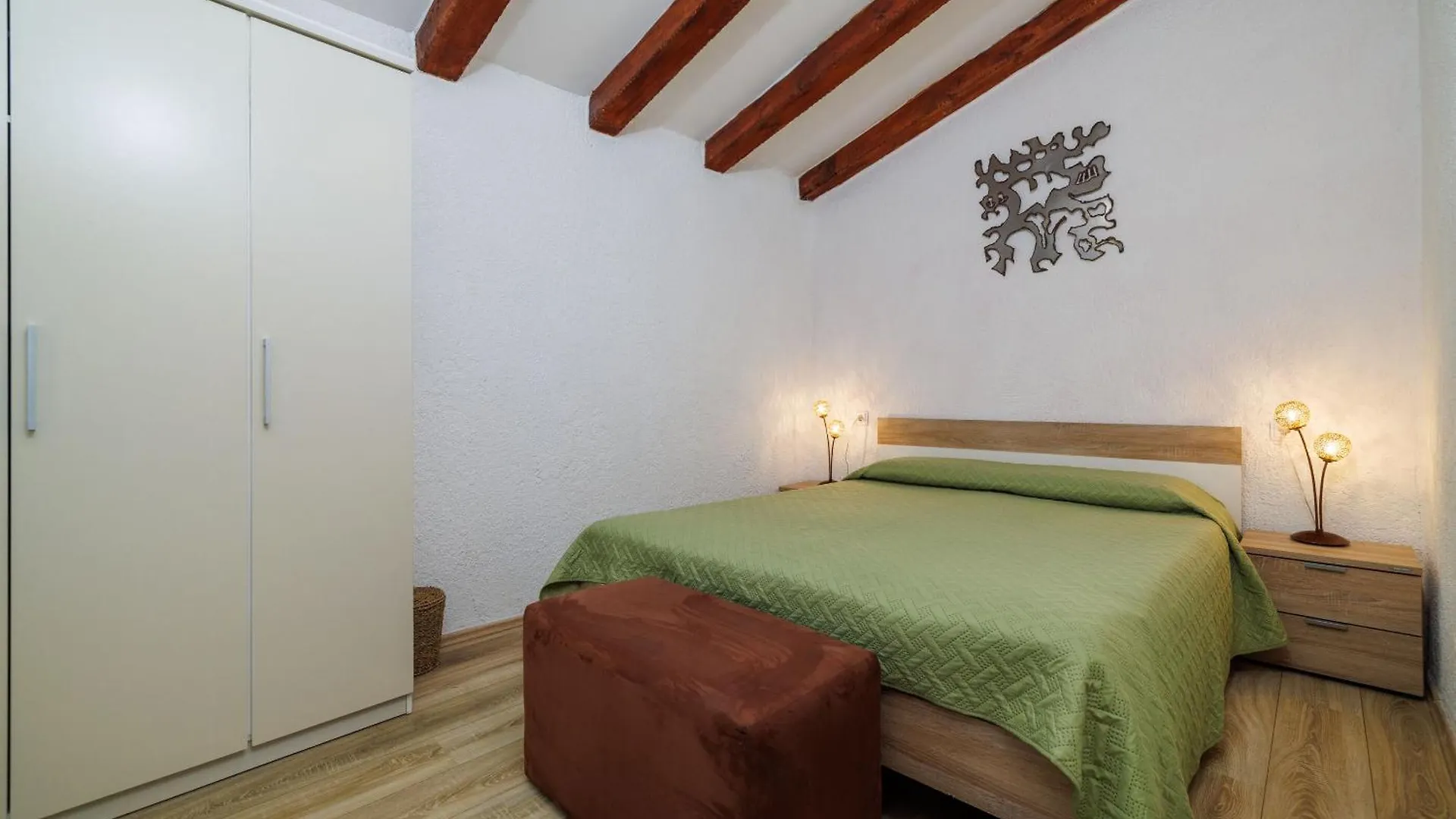 Apartment Josip Plomin 0*,