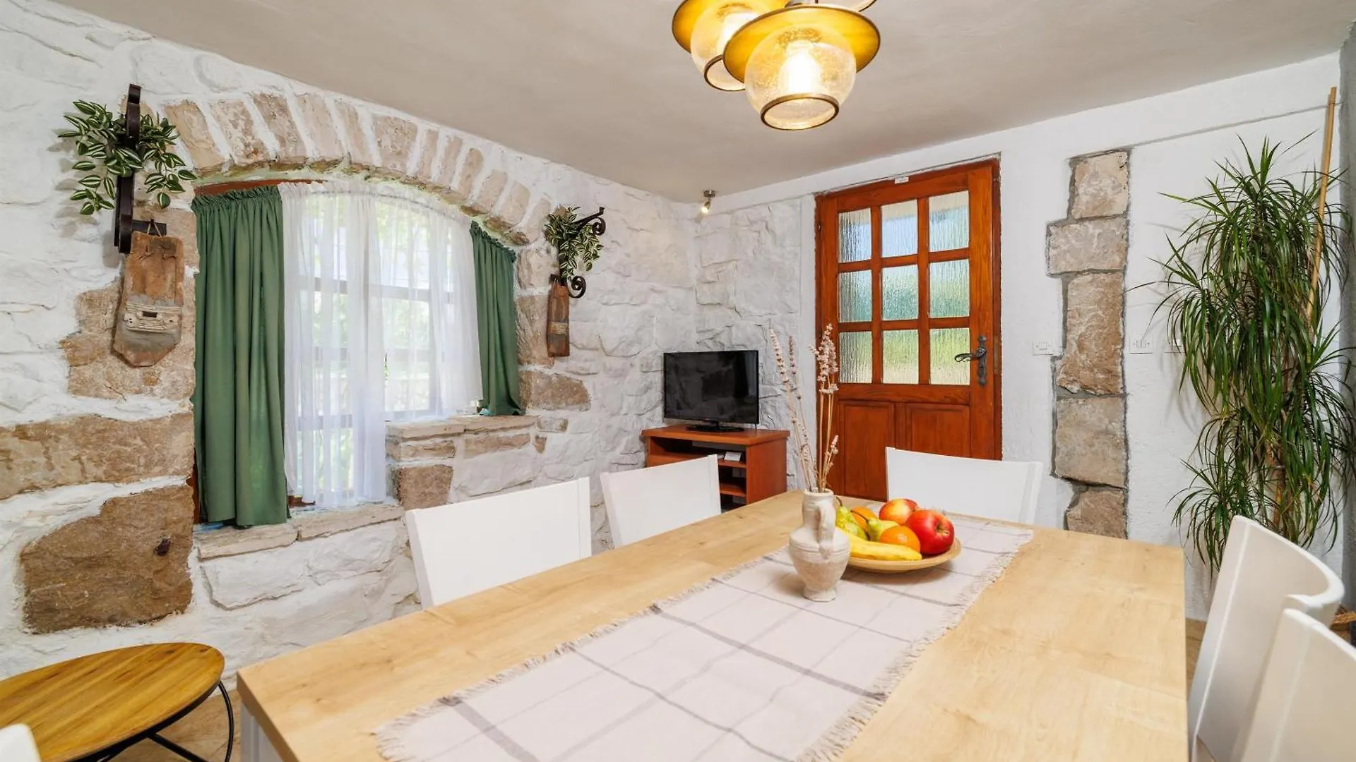 Apartment Josip Plomin 0*,