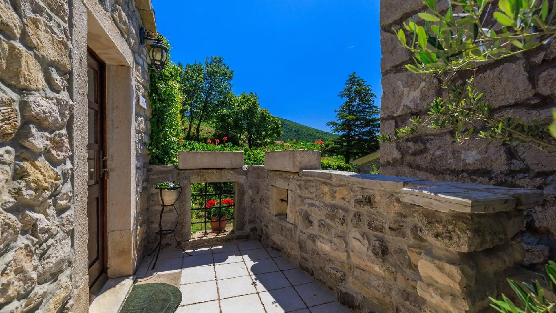 Apartment Josip Plomin Croatia